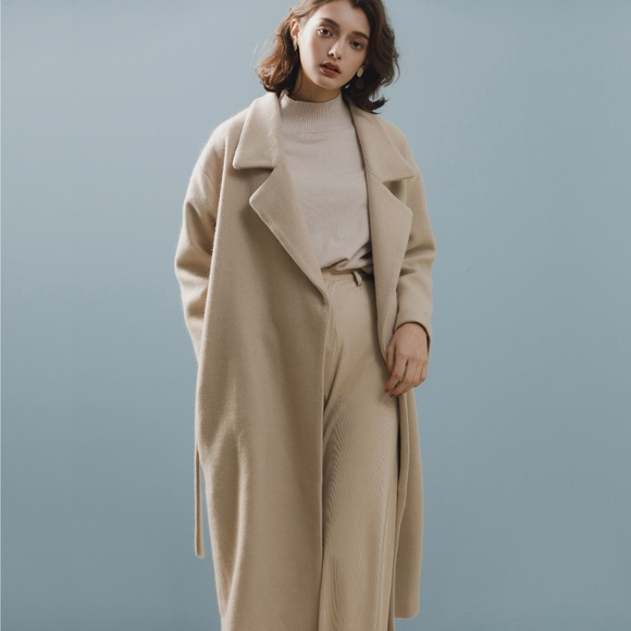 🚫SOLD🚫 Oversize Lapel Woolen with Belt Coat - Picture 2 of 8